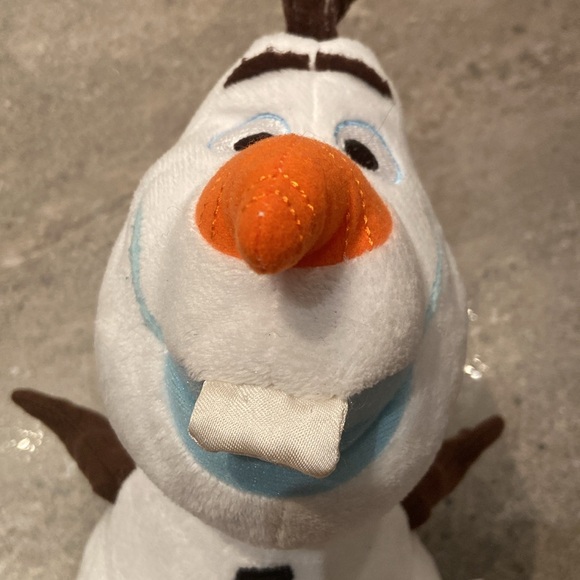 2/$25 βοΈβοΈ Authentic original Disney parks Frozen Olaf plush - Picture 6 of 11